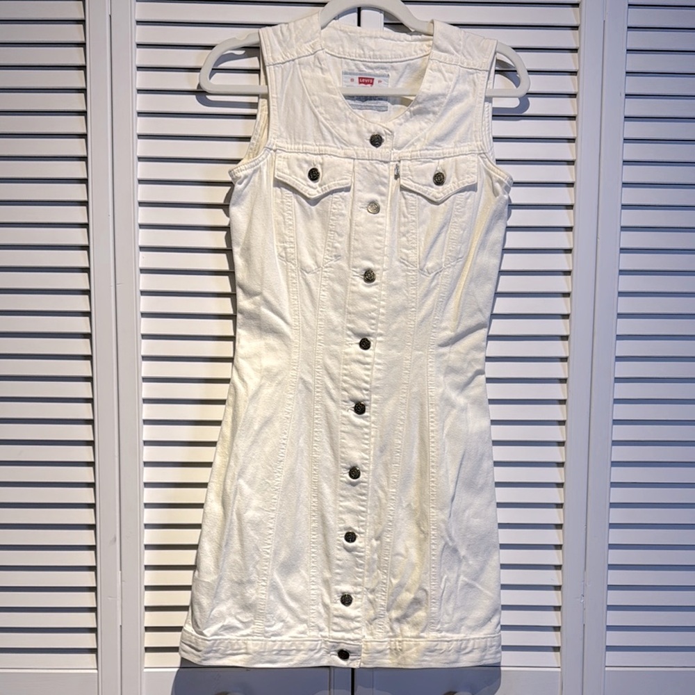 🌸🌸Levi’s cute White Denim Button-Up Dress size S🌸🌸